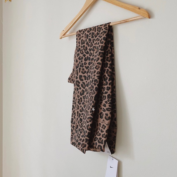 ❌SOLD Nike One Leopard Leggings - Picture 3 of 7